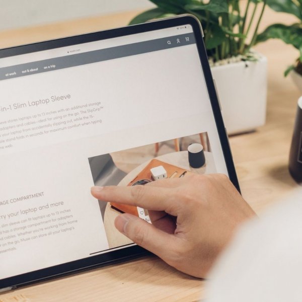 Moshi iPad Pro 12.9 (sukupolvi 3/4/5/6) Näytönsuoja iVisor AG Musta