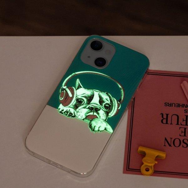 iPhone 14 Kuori Koirakuvio Kuulokkeilla