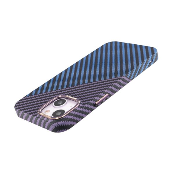 iPhone 14 Plus -kuori hiilikuitukuvioinnilla, sinivioletti