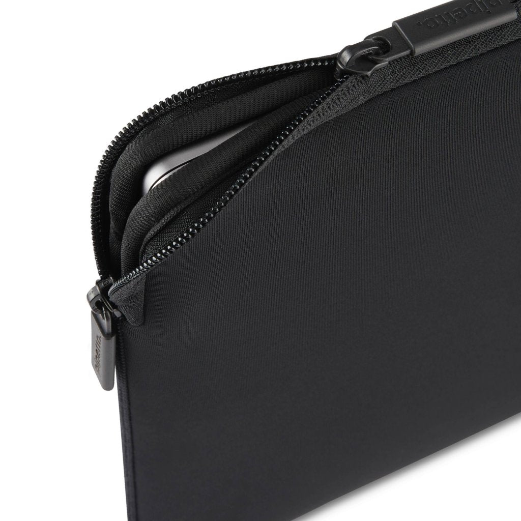 Pipetto Classic Fit Sleeve MacBook Neolle Musta