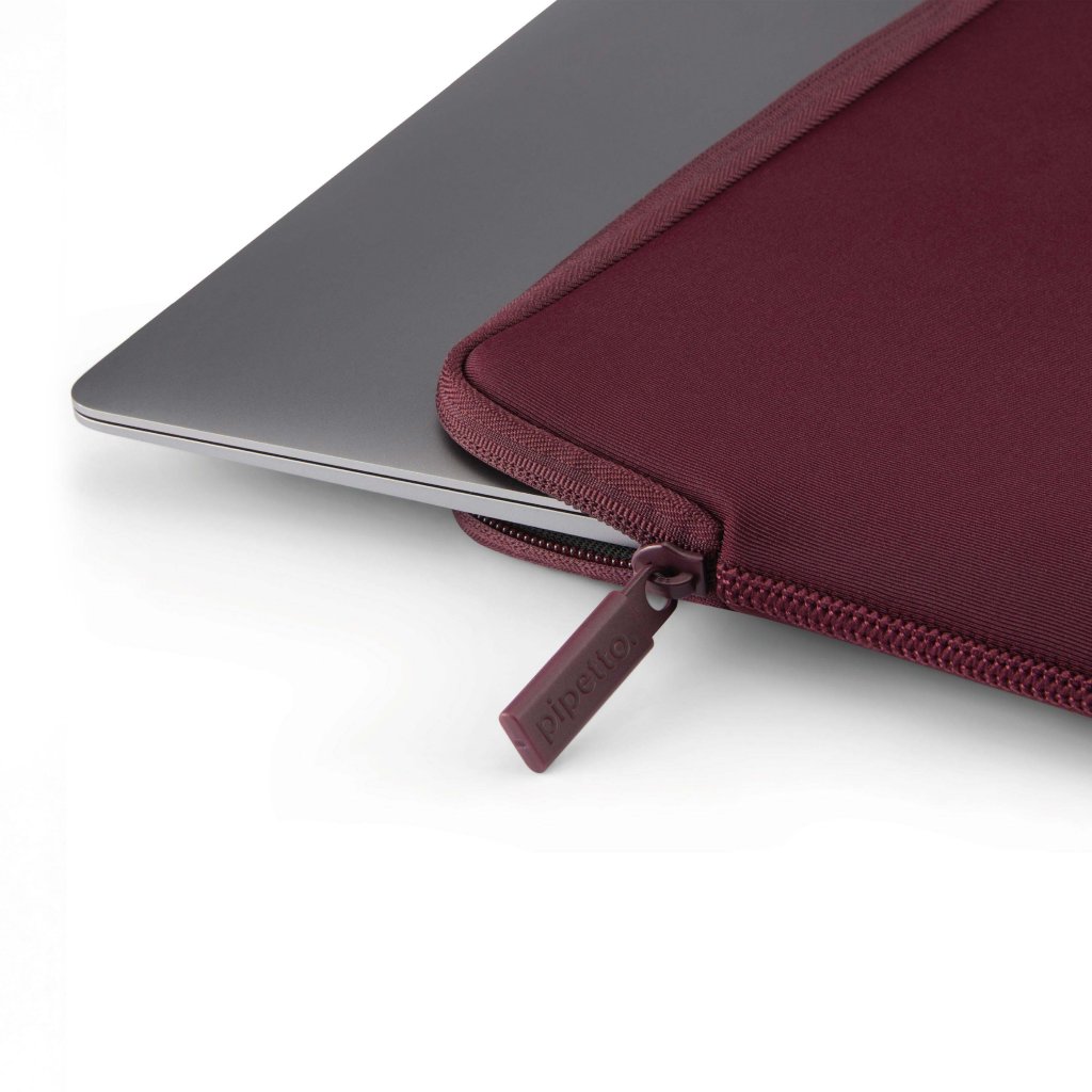 Pipetto Classic Fit Sleeve MacBook Neolle viininpunainen