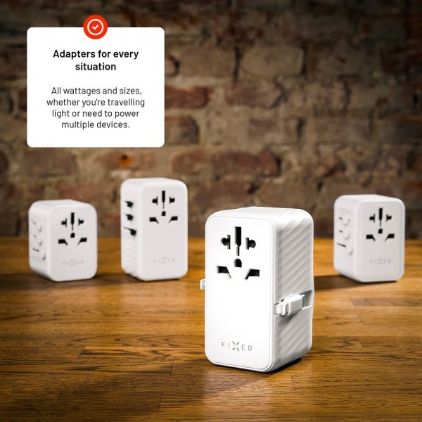 Kiinteä matkalaturi Voyager World Adapter 120W