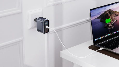 SiGN 100W Pikalataaja näytöllä 2xUSB-C/1xUSB-A Harmaa