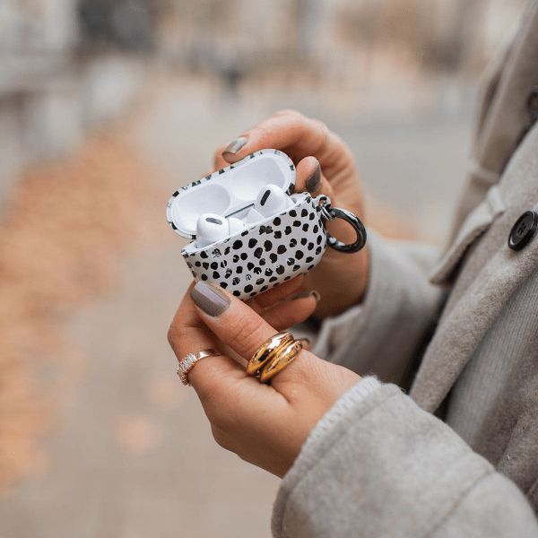 Burga AirPods 4 Kuori Design Almond Latte