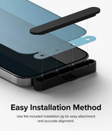 Ringke iPhone 15 Pro -näytönsuoja, Privacy Tempered Glass, asennuskehys