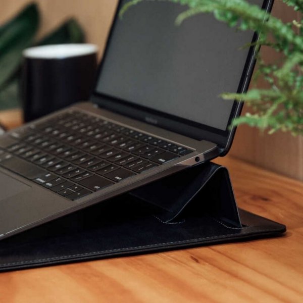 Moshi Muse 3-in-1 Slim Laptop Sleeve 13" karamellinruskea