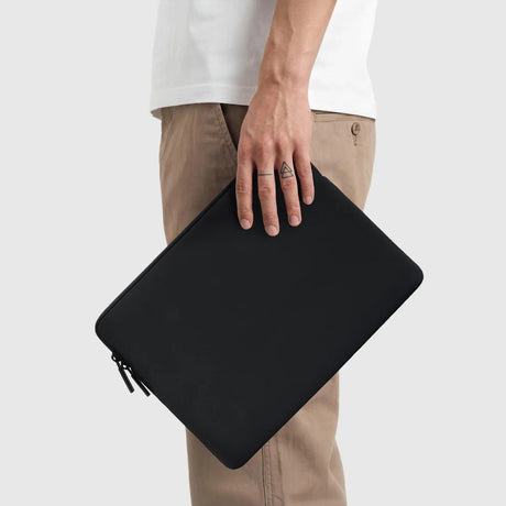 Pipetto MacBook Pro 16 Sleeve Classic Fit Sleeve Musta