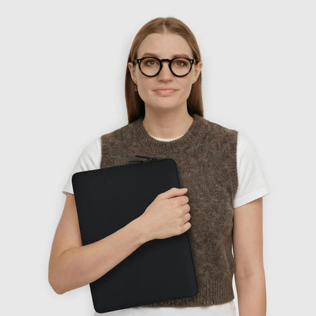 Pipetto MacBook Pro 16 Sleeve Classic Fit Sleeve Musta