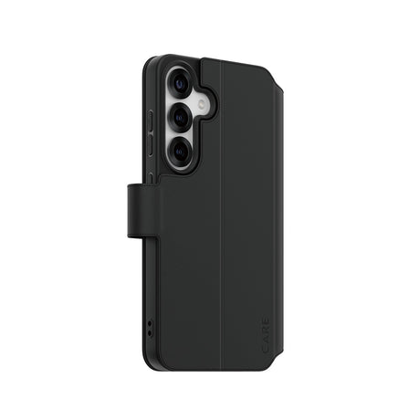 CARE by PanzerGlass Samsung Galaxy S25 Kotelo Wallet Kickstand Musta