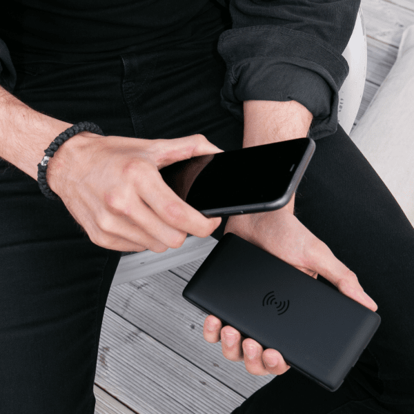 Champion Powerbank langattomalla latauksella 10 000 mAh 12W Musta