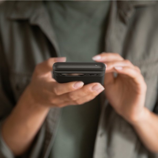 Spigen Google Pixel 8 Thin Fit -kuori, musta