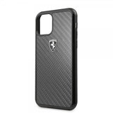 Ferrari iPhone 11 -suojakuori, hiilikuitukuvioitu, musta