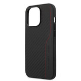 AMG iPhone 13 Pro Max -kuori hiilikuitujäljitelmällä ja tikkauksella, musta