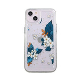 iPhone 14 Plus -kuori, jossa kuvio siniset lehdet