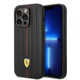 Ferrari iPhone 14 Pro Max -kuoret kohokuvioiduilla raidoilla, punainen
