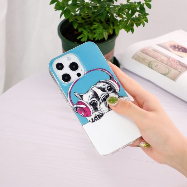 iPhone 14 Pro Max Suojakuori Koira Kuulokkeilla