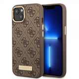 Guess iPhone 14 -suojakuori Metal Plate Logo MagSafe ruskea