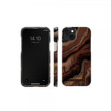 Ideal of Sweden iPhone 15 Plus Suojakuori Fashion Case MagSafe Dark Amber Marble