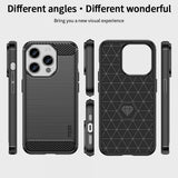Mofi iPhone 15 Pro Max -kuori harjatulla hiilikuitutekstuurilla, sininen