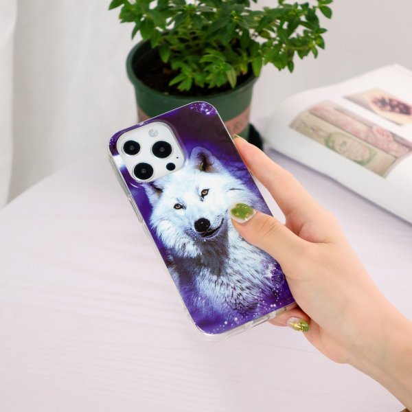 iPhone 15 Pro -kuoret, Polarwolf-aihe