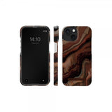 Ideal of Sweden iPhone 15 -suojakuori Fashion Case MagSafe Dark Amber Marble