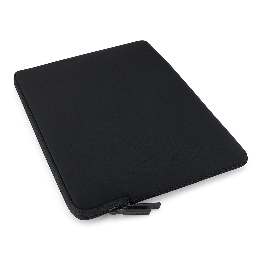 Pipetto MacBook Air 15 Sleeve Classic Fit Sleeve Musta
