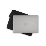 Pipetto MacBook Air 15 Sleeve Classic Fit Sleeve Musta
