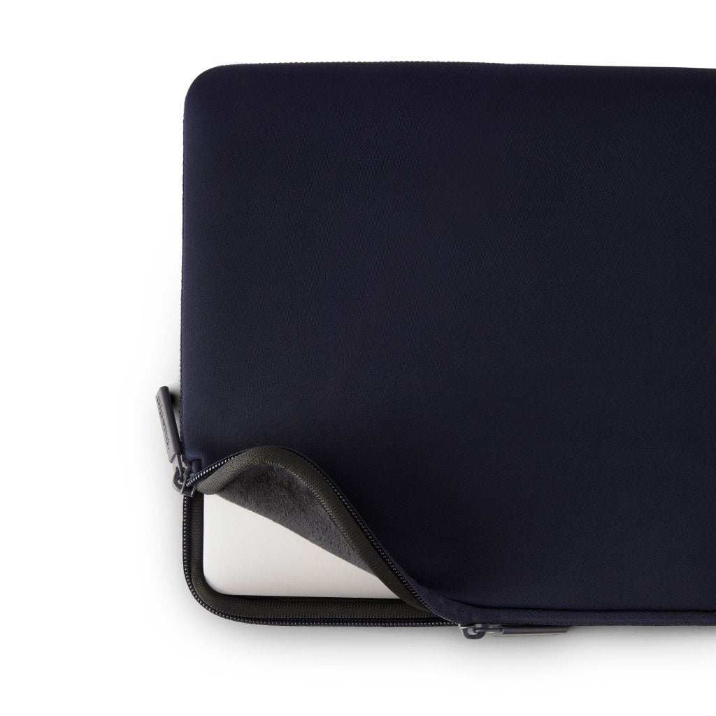 Pipetto Classic Fit Sleeve MacBook Neolle tummansininen
