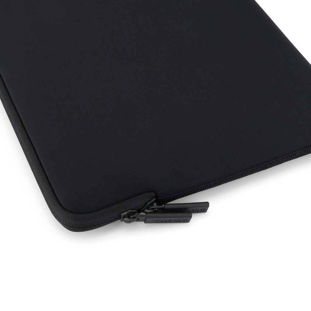Pipetto Classic Fit Sleeve MacBook Neolle Musta