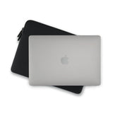 Pipetto Classic Fit Sleeve MacBook Neolle Musta
