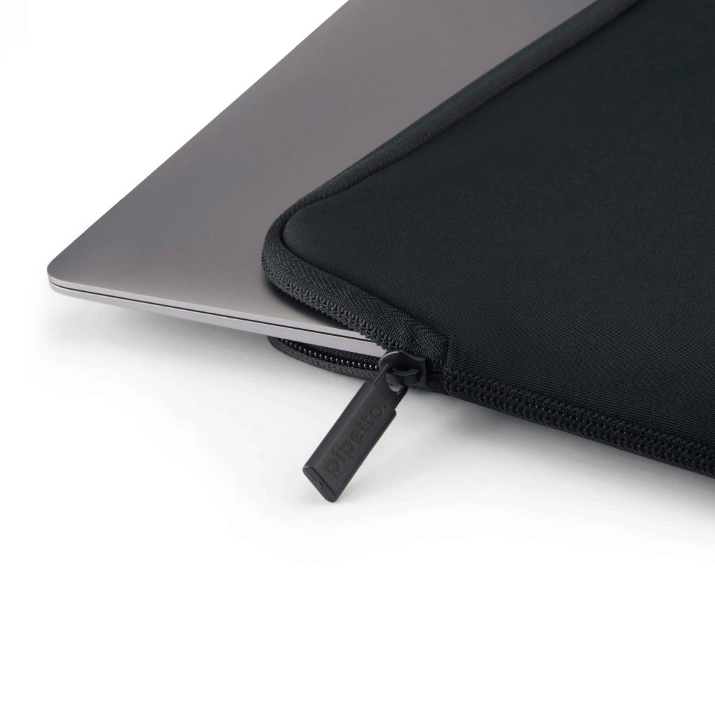Pipetto Classic Fit Sleeve MacBook Neolle Musta
