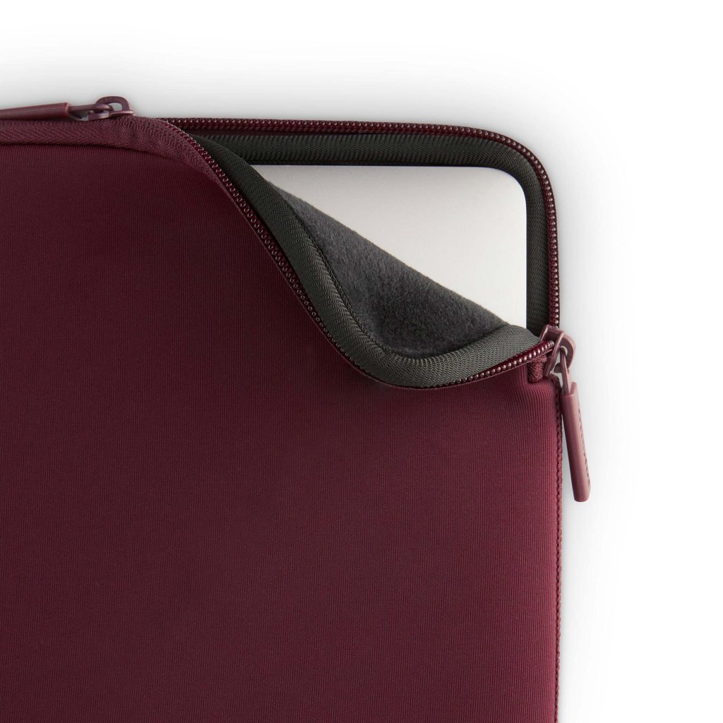 Pipetto Classic Fit Sleeve MacBook Neolle viininpunainen