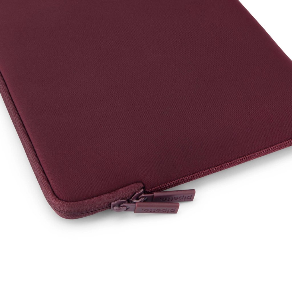 Pipetto Classic Fit Sleeve MacBook Neolle viininpunainen