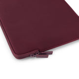 Pipetto Classic Fit Sleeve MacBook Neolle viininpunainen