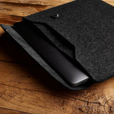 Mujjo MacBook Sleeve 16" Musta