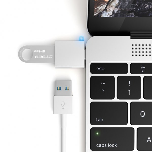 Satechi USB-C–USB-A 3.0 -adapteri avaruudenharmaa