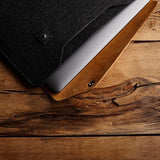 Mujjo MacBook Sleeve 13" Ruskea Musta