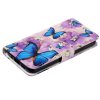 iPhone 15 Fodral Motiv Lila Blommor Blåa Fjärilar