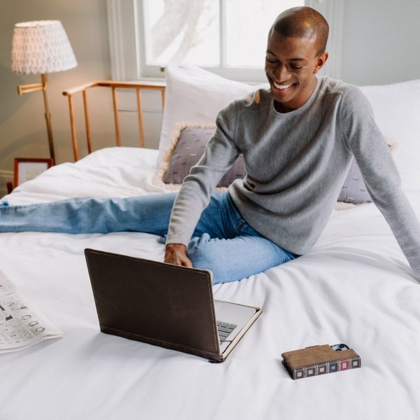 iPhone 14 Plus Kotelo BookBook MagSafe Musta