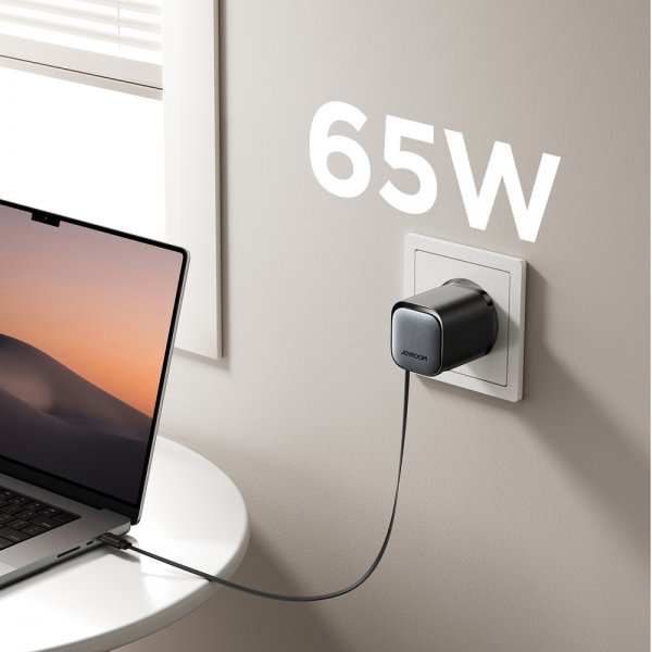 65 W:n seinälaturi sisäänrakennetulla USB-kaapelilla ja USB-A/USB-C-porteilla musta