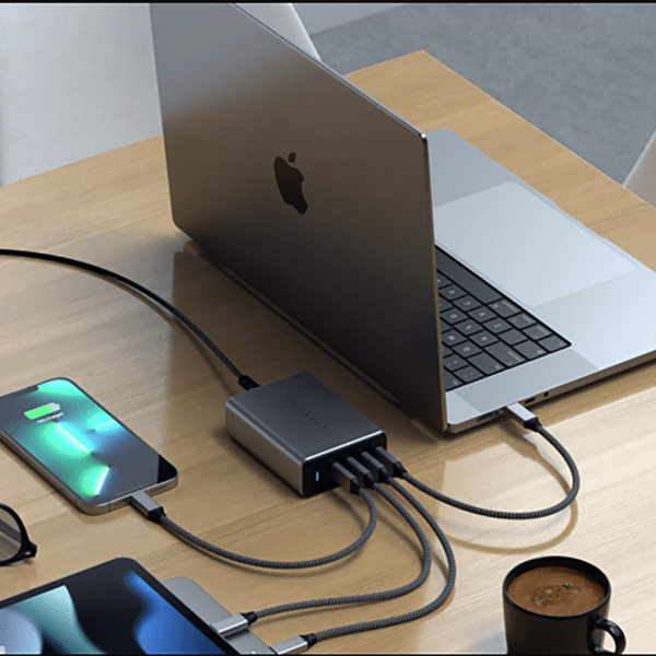 165W GaN PD charger with 4 USB-C outlets