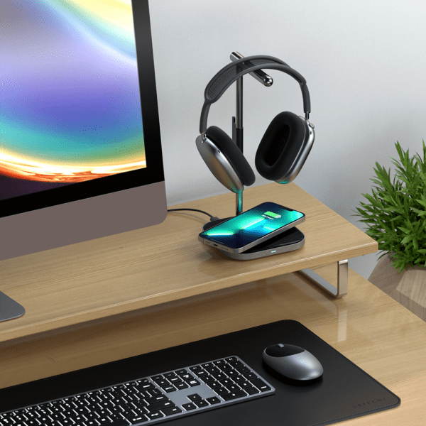 Aluminum Headphone Stand with built in wireless charging