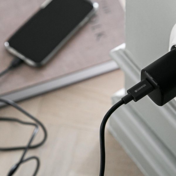 Laturi Kaapelin Kanssa Fast Charger Kit USB-C to Lightning 20W Musta