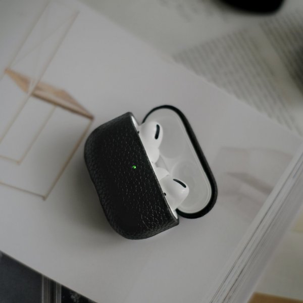 AirPods Pro 2 Kuori Artisan Series Musta