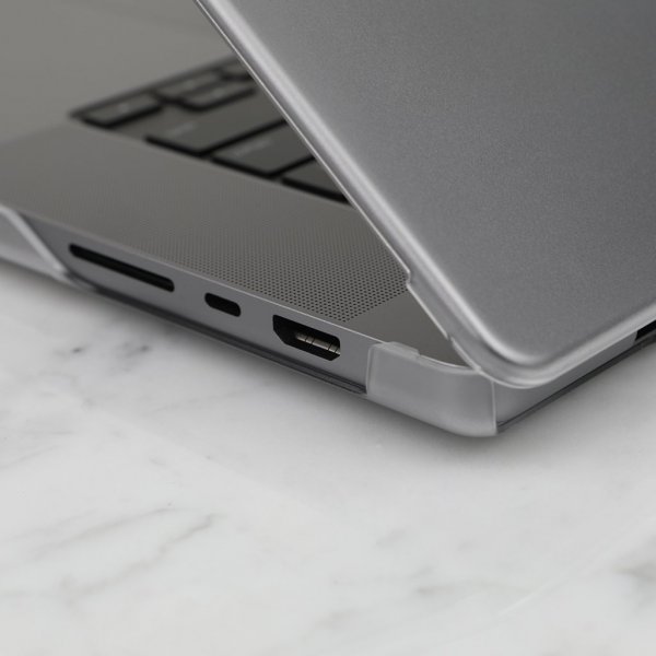 MacBook Pro 16 M1/M2 (A2485 A2780) Kuori iGlaze Hardshell Case Stealth Clear