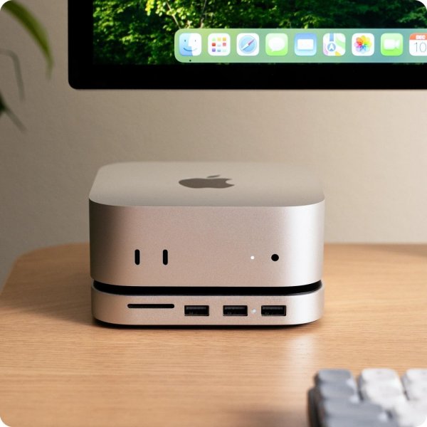 Mac Mini M4 -teline & Hub SSD-kotelolla, hopea