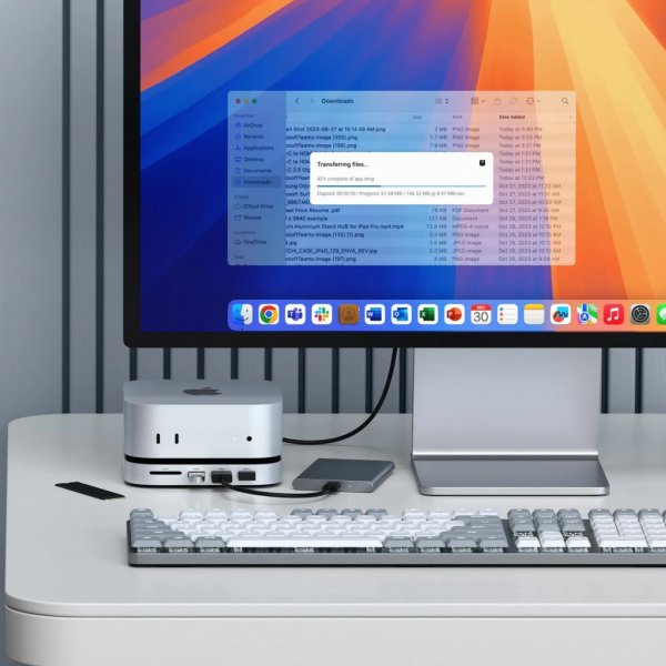 Mac Mini M4 -teline & Hub SSD-kotelolla, hopea