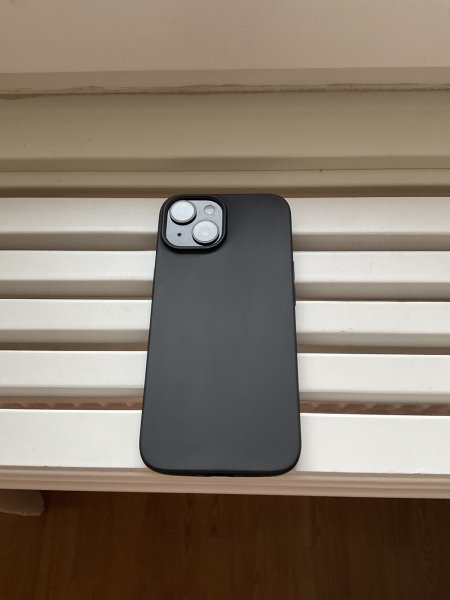 iPhone 15 Kuori Feather Series Raven Black